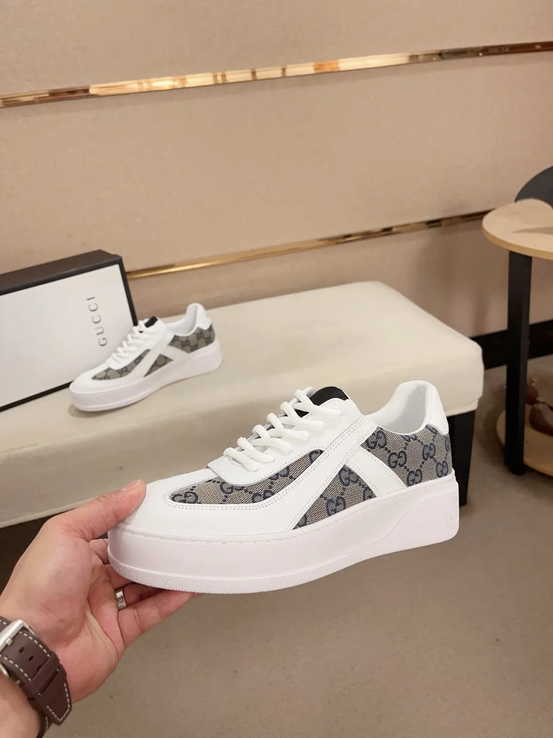 Men's shoes 💰: 420💰 [Gucci] Gucci's latest casual men's shoes, welcome to 1:1 comparison, a popular Hong Kong counter casual shoe, counter quality, support inspection, high-quality workmanship, uppers made of Italian imported calfskin, sheepskin lining insoles original fashion sports outsole, casual fashion, high-end quality, size: 38-44.